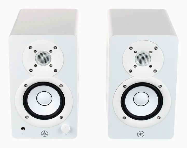 Yamaha HS 3 W, de behuizing van opzij