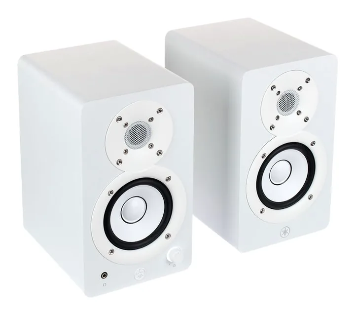 Yamaha HS 3 W, de achterkant met de aansluitingen