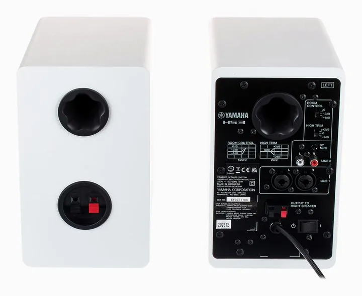 Yamaha HS 3 W, de regelaars aan de achterzijde