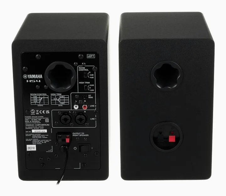 Yamaha HS 4, de bassreflexpoort
