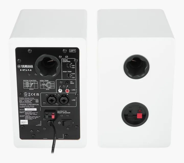 Yamaha HS 4 W, de bassreflexpoort