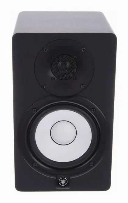 Yamaha HS 5, de achterkant met de aansluitingen