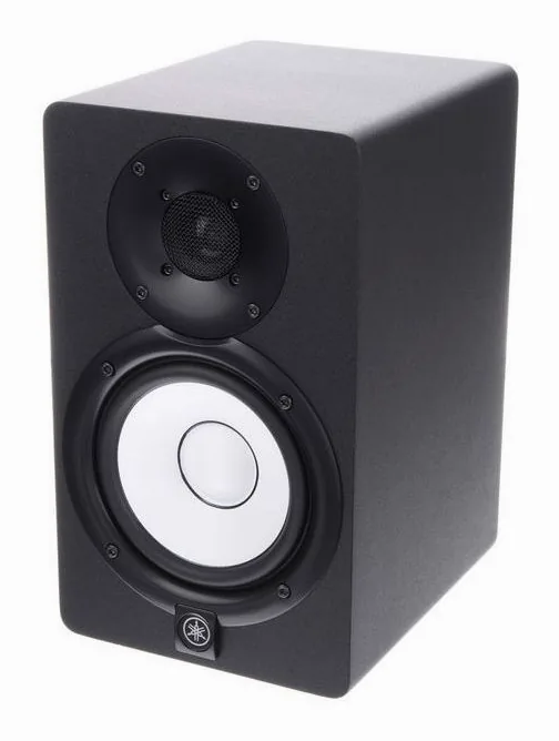 Yamaha HS 5 MP, de achterkant met de aansluitingen
