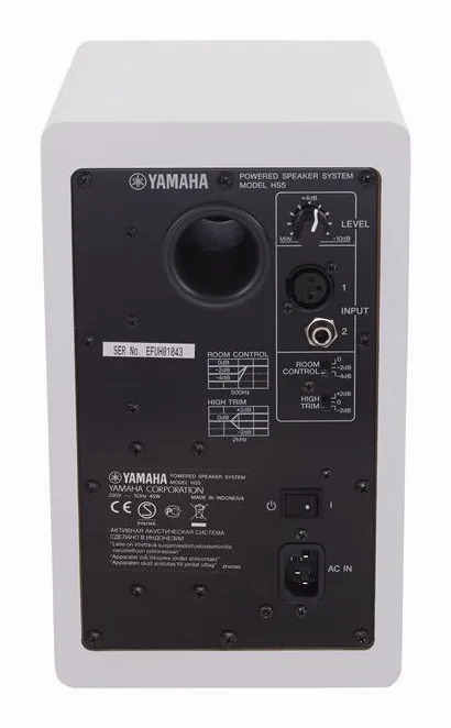 Yamaha HS 5 W, de behuizing van opzij