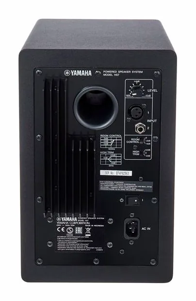 Yamaha HS 7 M-Control Bundle, het logo en de afwerking