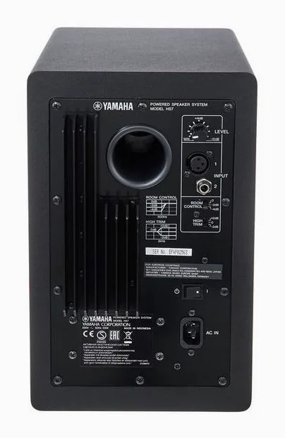 Yamaha HS 7 Stand Bundle, het logo en de afwerking