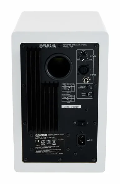 Yamaha HS 7 W, het logo en de afwerking