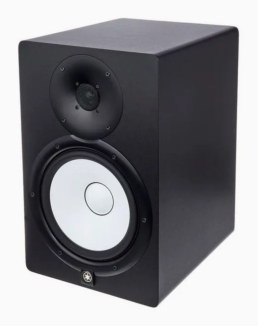 Yamaha HS 8 Bundle, de achterkant met de aansluitingen