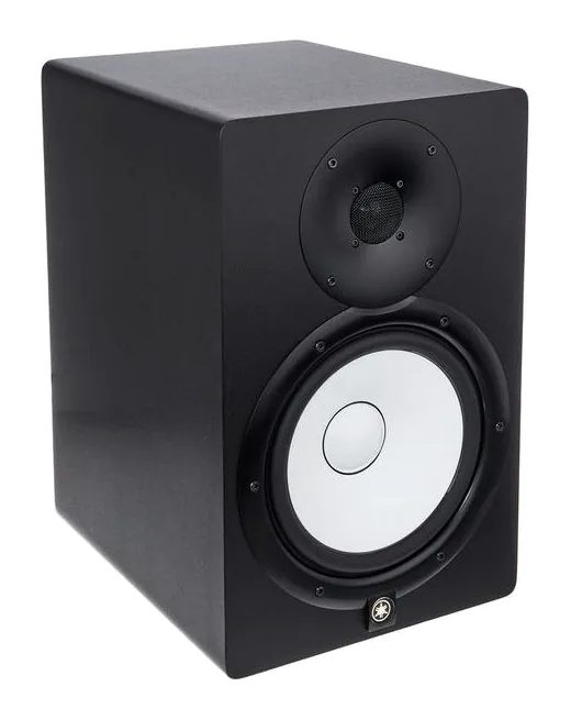 Yamaha HS 8, de achterkant met de aansluitingen