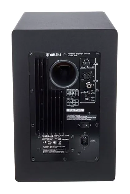 Yamaha HS 8 MP, de achterkant met de aansluitingen
