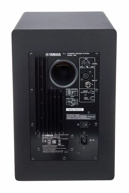 Yamaha HS 8 Stand Bundle, de regelaars aan de achterzijde