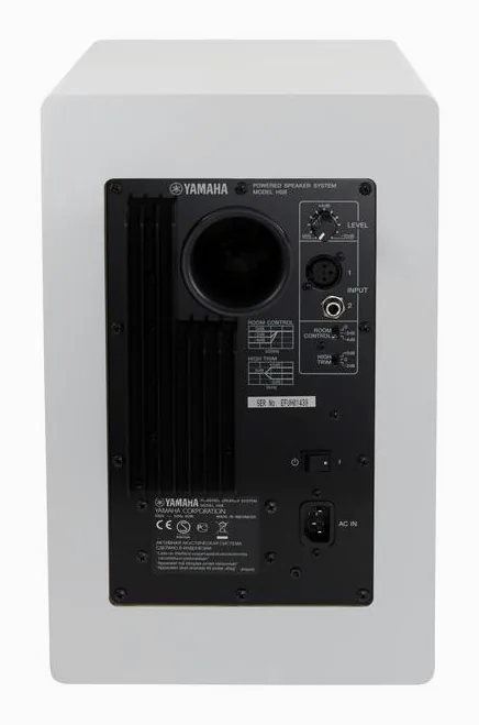 Yamaha HS 8 W, de bassreflexpoort