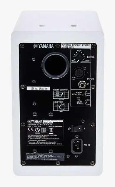 Yamaha HS 5I W, het logo en de afwerking