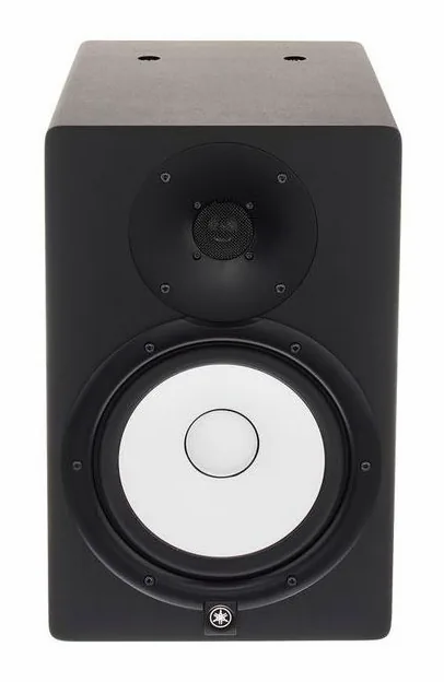 Yamaha HS 8I, de achterkant met de aansluitingen