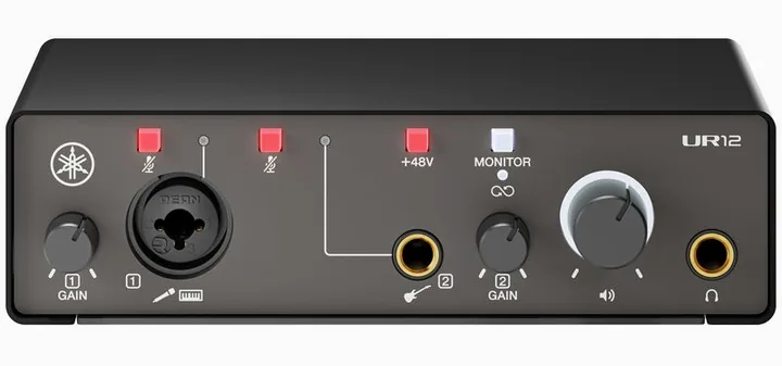 Yamaha UR12 MK3 Black, het voorpaneel met de draaiknoppen