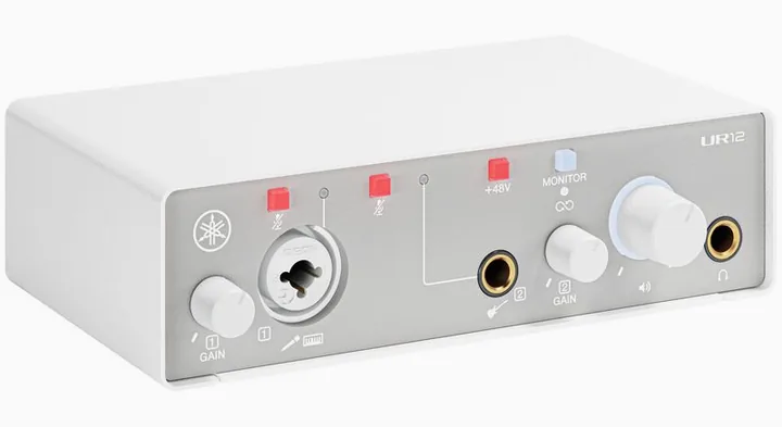 Yamaha UR12 MK3 White, de ingangen aan de voorzijde