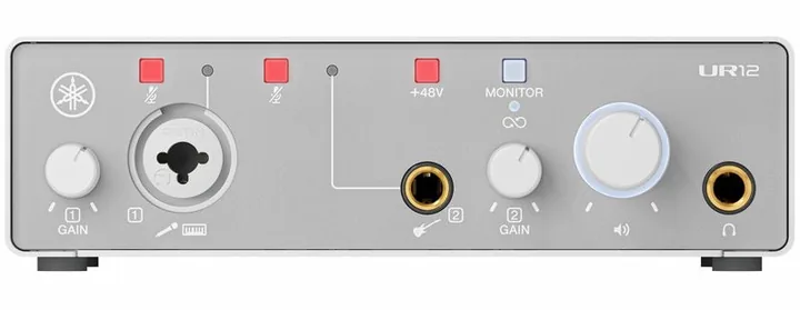 Yamaha UR12 MK3 White, het voorpaneel met de draaiknoppen