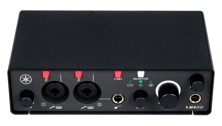 Yamaha UR22 MK3 Black, de ingangen aan de voorzijde