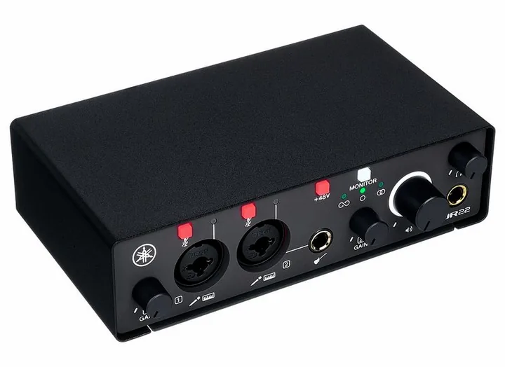 Yamaha UR22 MK3 Black, de aansluitingen aan de achterkant