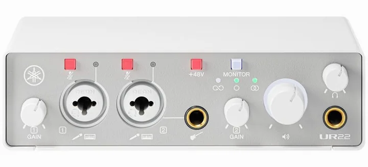 Yamaha UR22 MK3 White, het voorpaneel met de draaiknoppen
