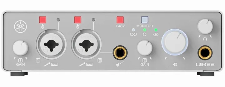 Yamaha UR22 MK3 White, het voorpaneel met de draaiknoppen