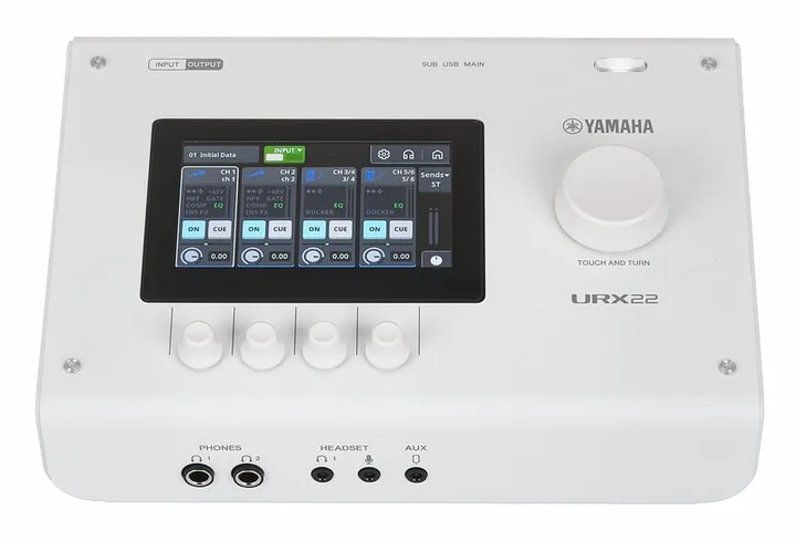 Yamaha URX22 WH, de ingangen aan de voorzijde