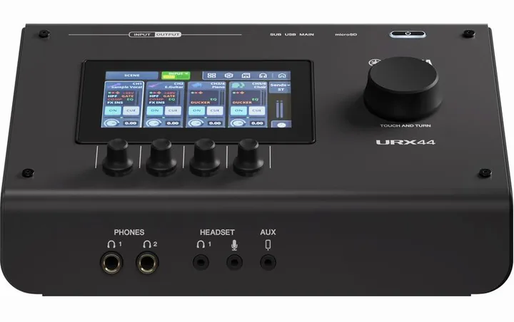 Yamaha URX44 BK, de ingangen aan de voorzijde