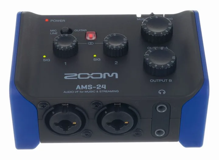 Zoom AMS-24, de ingangen aan de voorzijde
