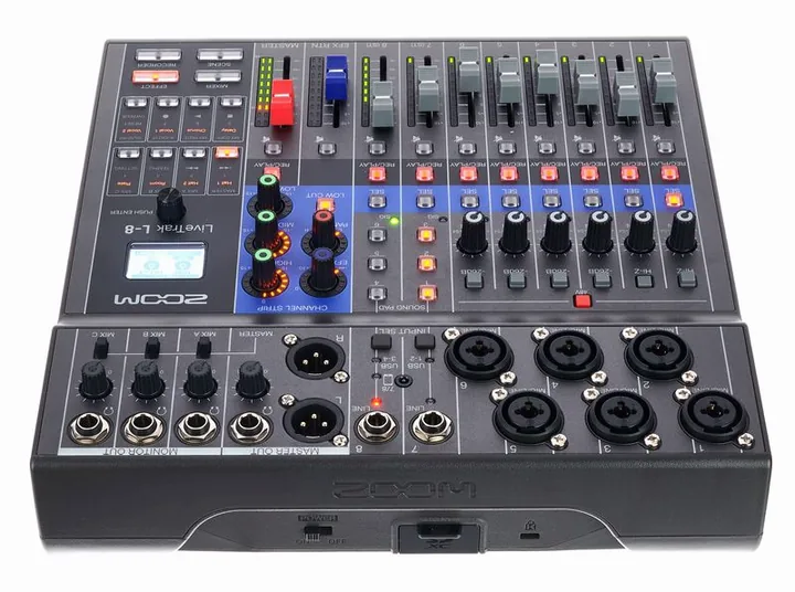 Zoom LiveTrak L-8 Case Bundle, het voorpaneel met de draaiknoppen