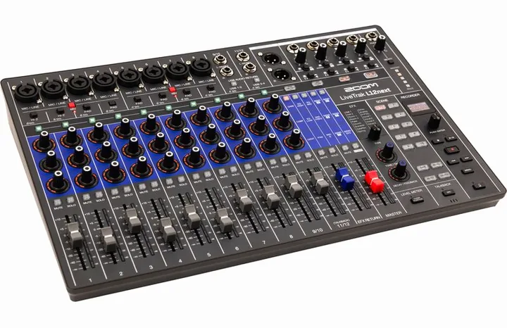 Zoom LiveTrak L12next, de ingangen aan de voorzijde