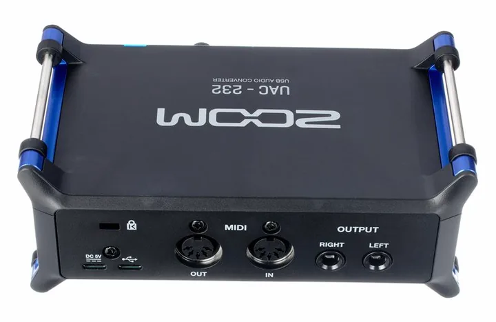 Zoom UAC-232, de ingangen aan de voorzijde